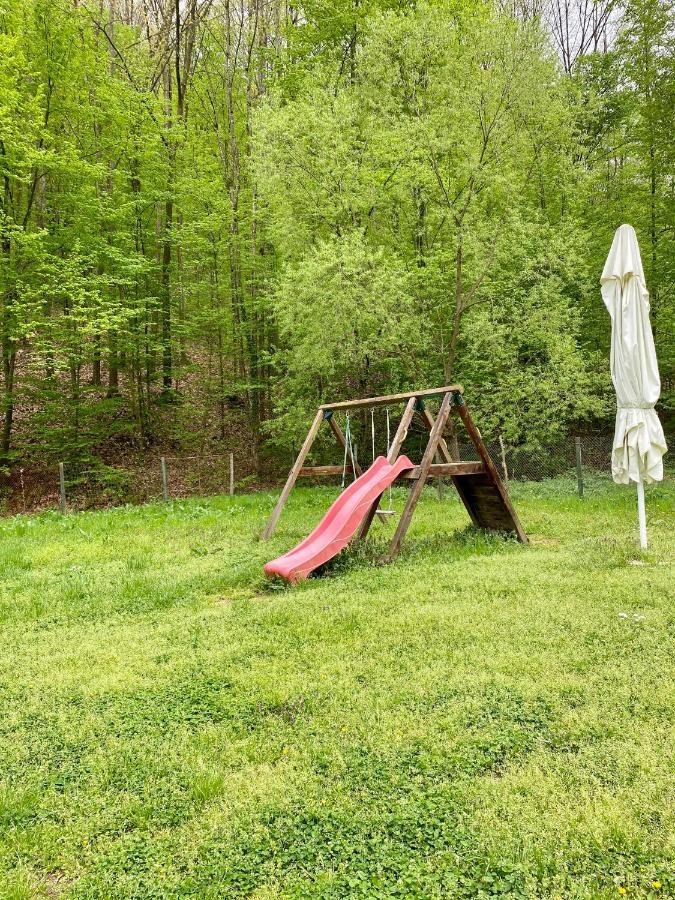 Bed and Breakfast House In The Woods Resita Exterior foto